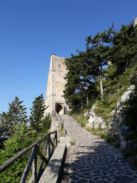 The steep incline up the the beautiful castle of De Sanctis in Roccacasale in Abruzzo.